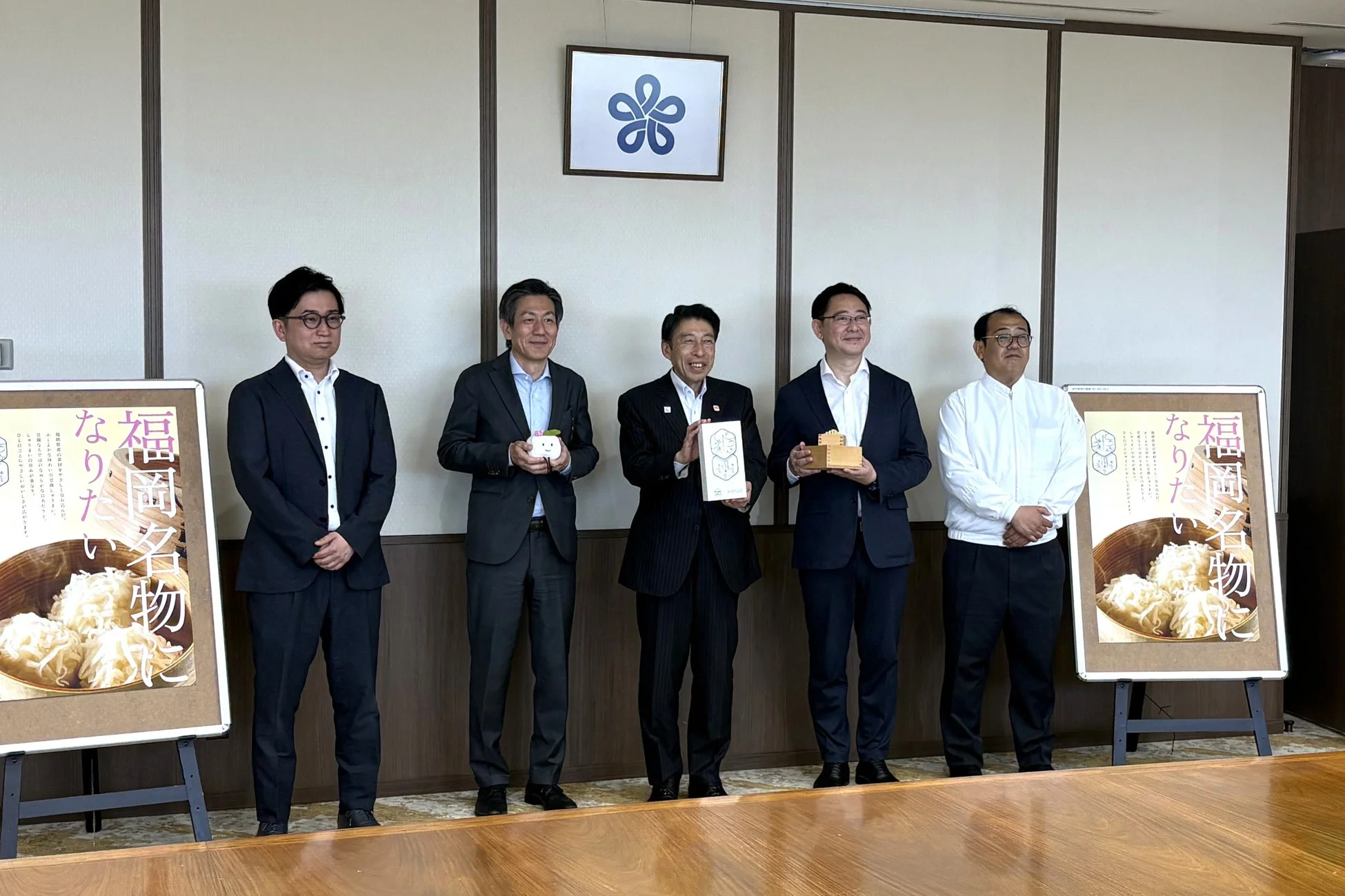 服部知事との記念撮影