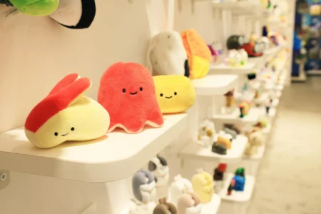 カプセルトイメーカーQualia、設立10周年記念展を福岡PARCOにて開催 – 九州初上陸、200種以上のカプセルトイが集結