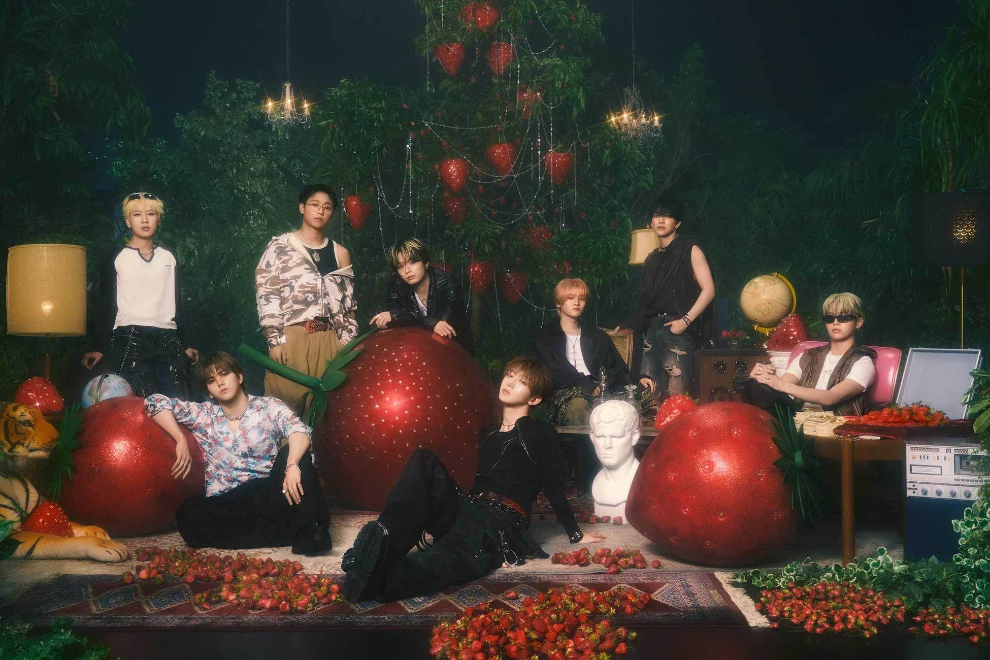 新曲「So Strawberry」