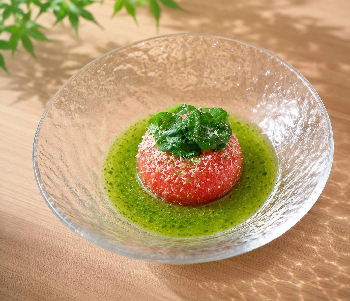 丸ごと冷やしトマトのバジルソース