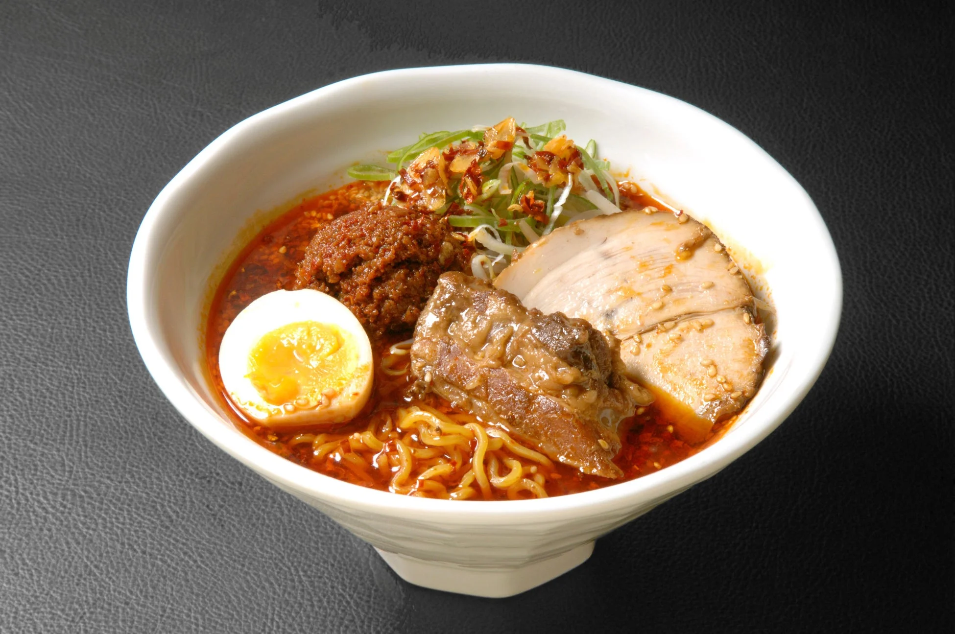 具だくさんの辛味噌ラーメン