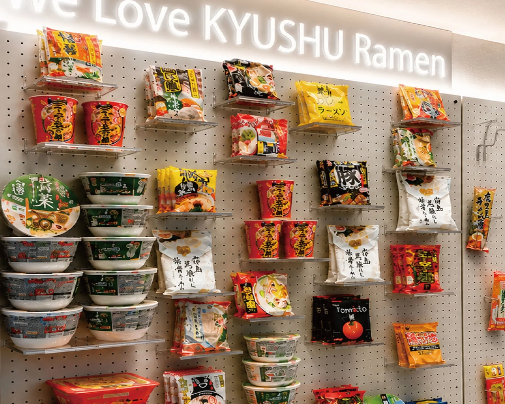 九州ご当地インスタントラーメン無人販売所の店内