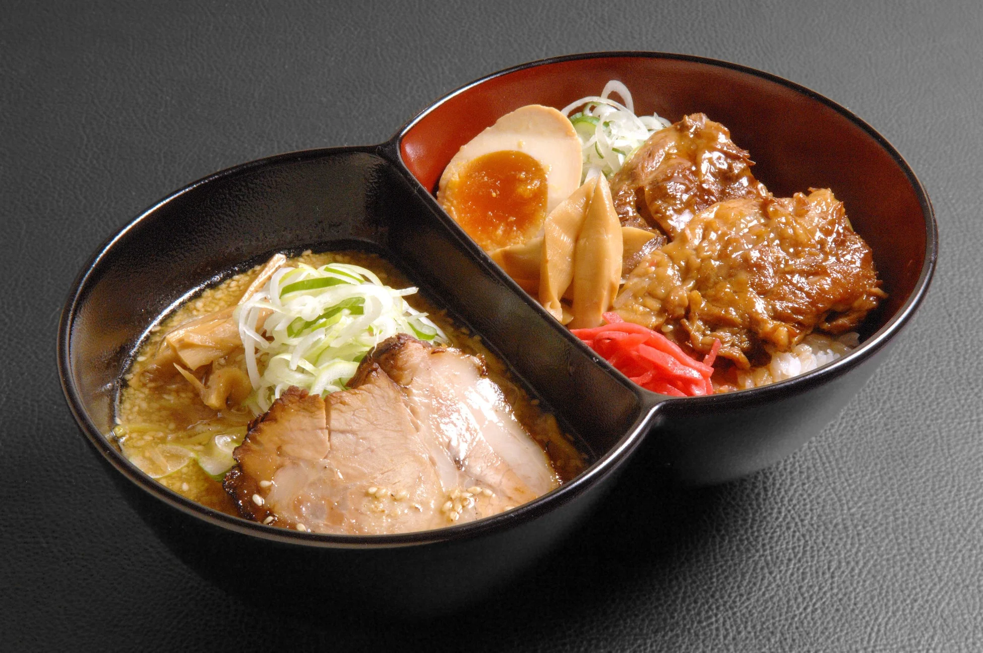 濃厚白味噌×とろ肉パイカ丼
