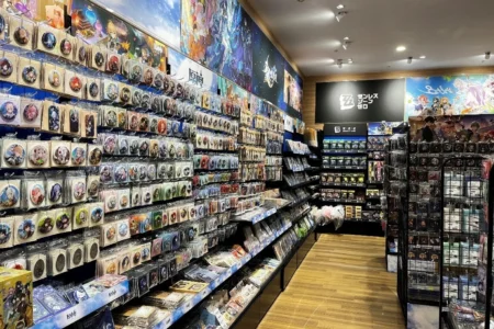 福岡県に初上陸：未来屋書店福岡伊都店にエンターテインメントコーナー「コミLab.」がオープン、人気ゲーム公式グッズ1,200種類を展開