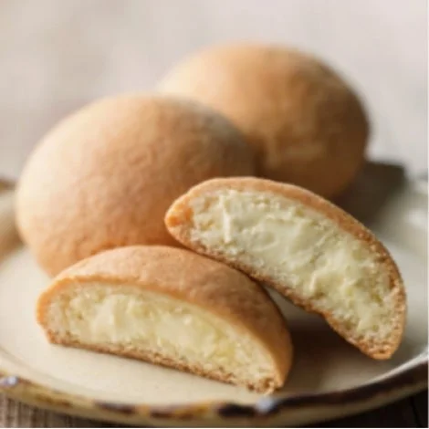 お皿に並べられた丸いチーズまんじゅう