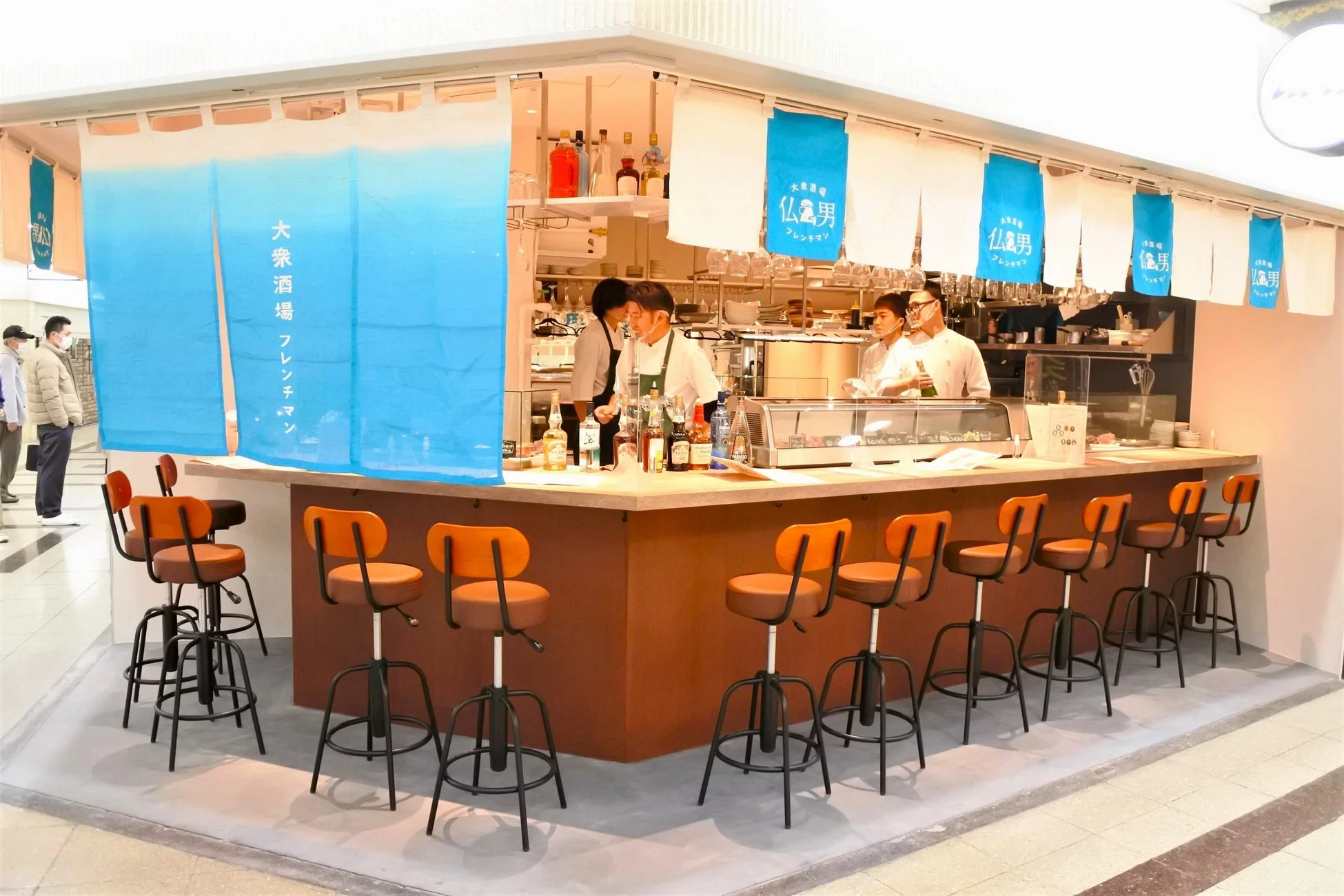 モダンな雰囲気の「大衆酒場 フレンチマン」の店内