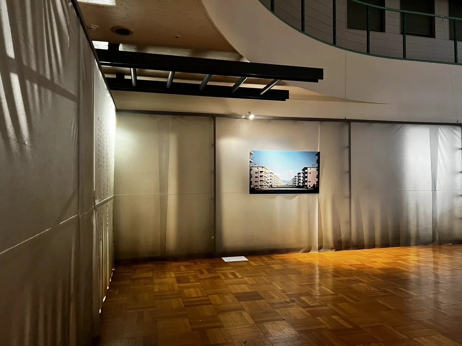 ギャラリーに展示された写真作品