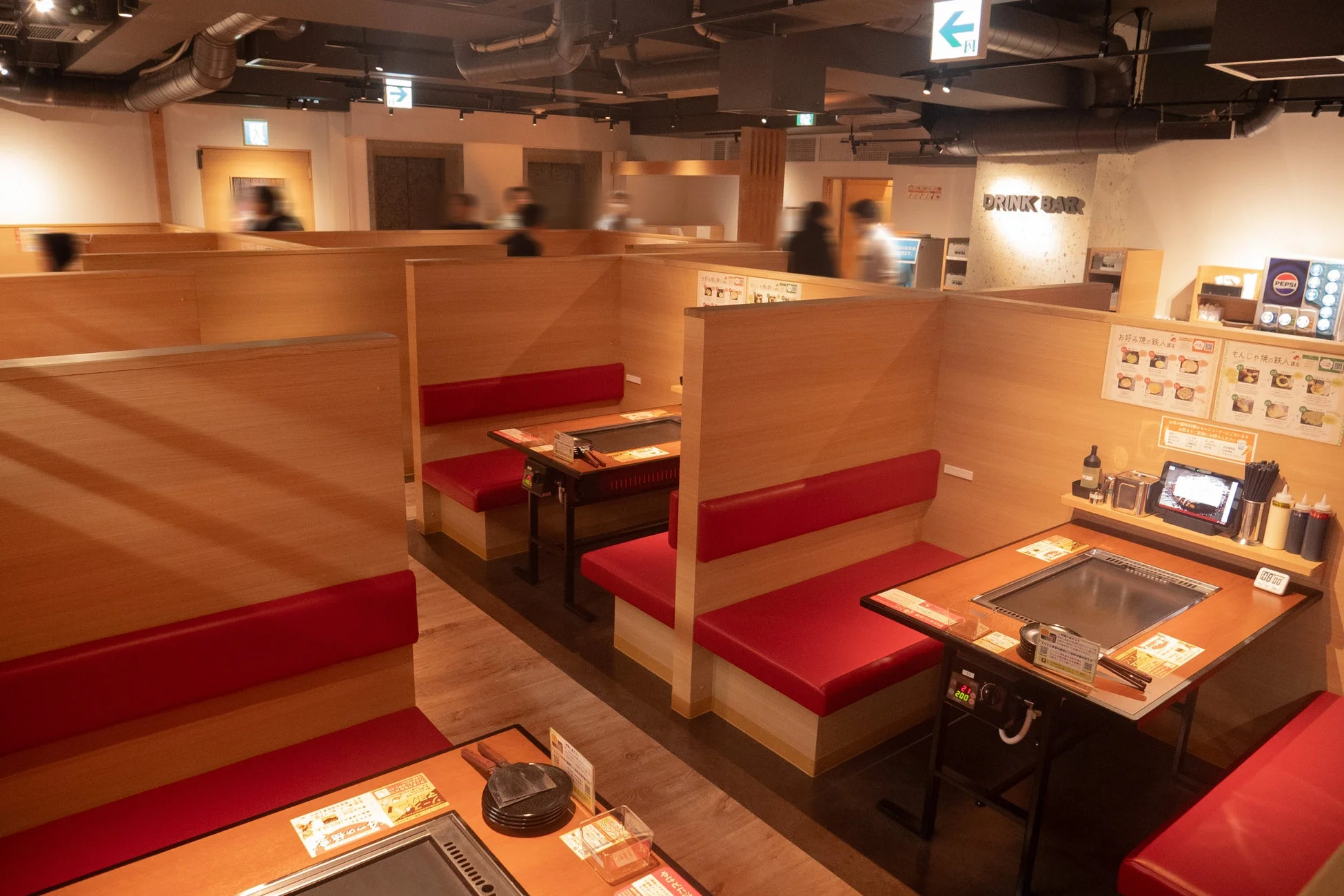 どんどん亭 天神大名店のモダンな内装