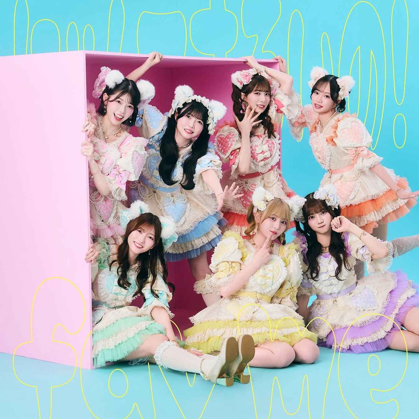 fav me盤のジャケットデザインと見られるアイドルグループの集合写真