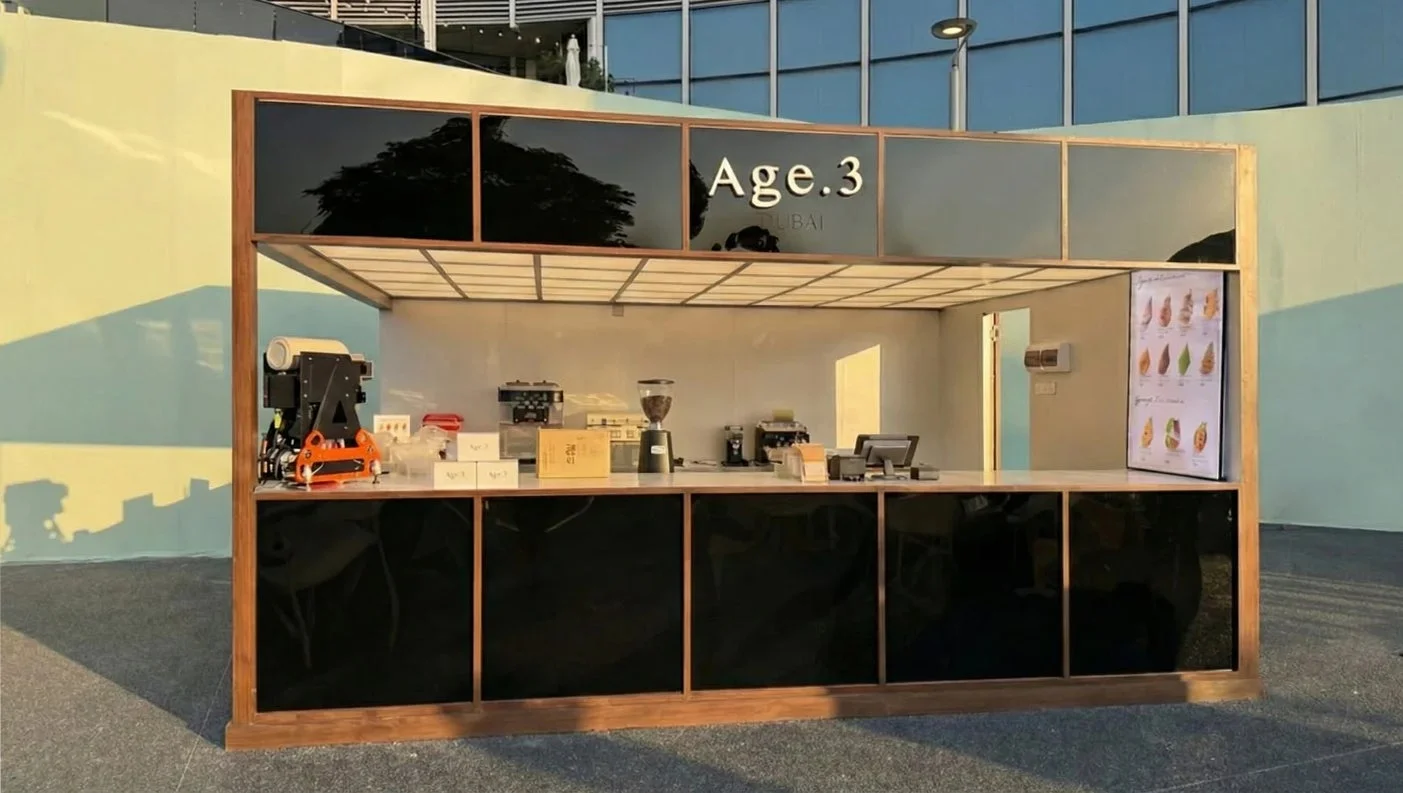 Age.3 ドバイの店舗外観