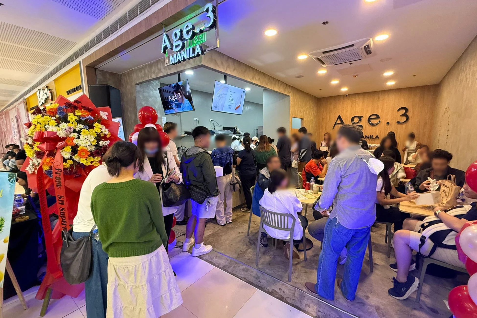 マニラのAge.3店舗の様子