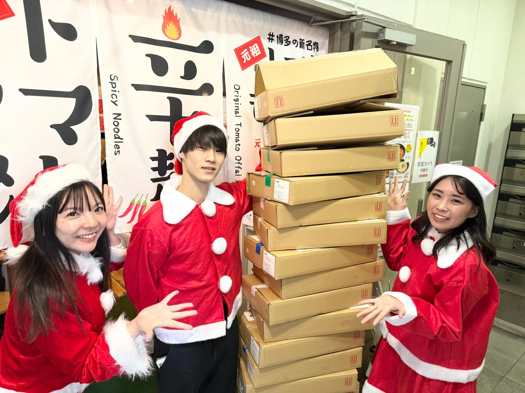 クリスマス,サンタクロース,コスプレ,笑顔,段ボール,プロモーション,辛い麺,博多,イベント