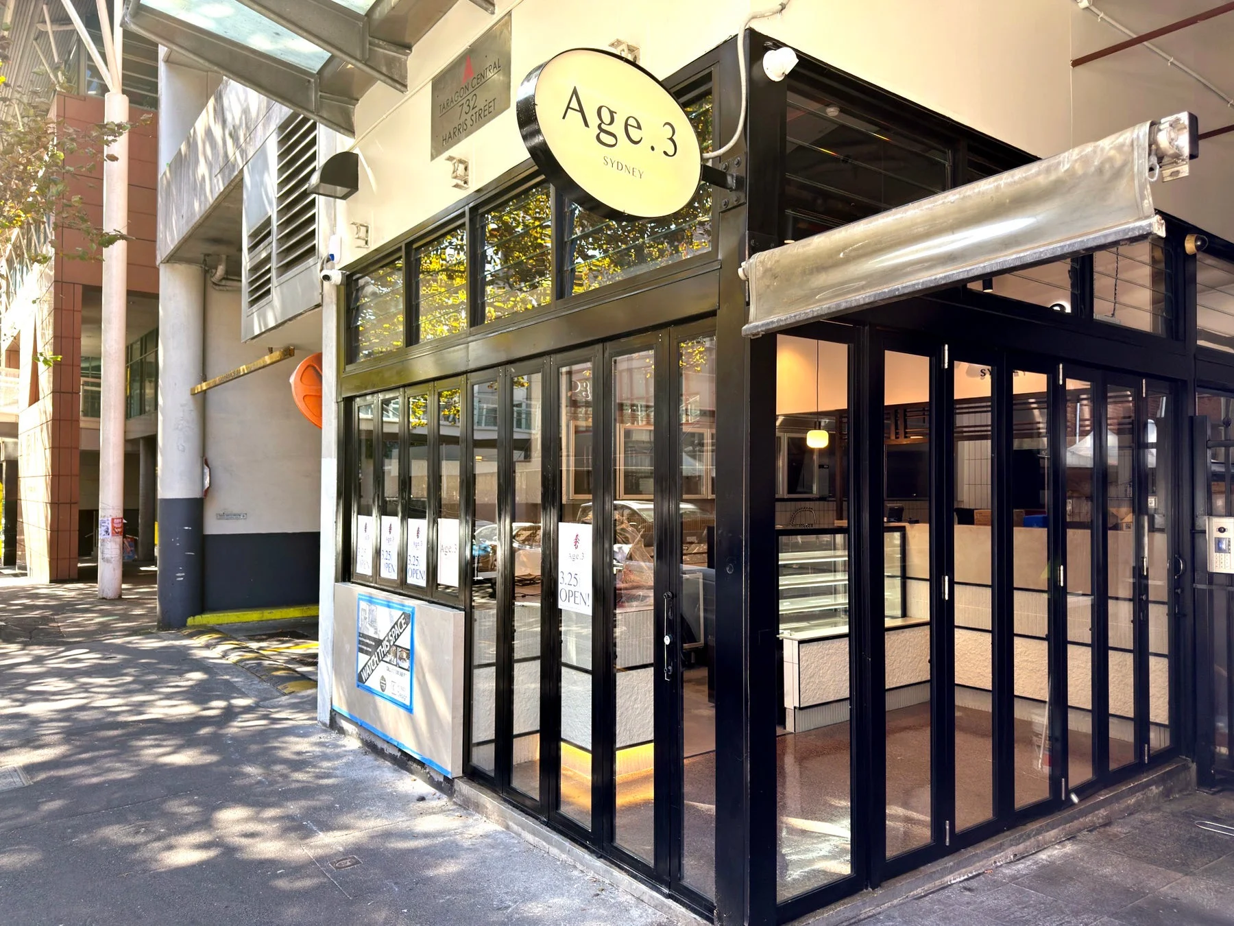 Age.3 シドニーの店舗外観