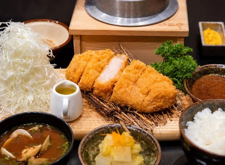 Tonkatsu Ineya 定食