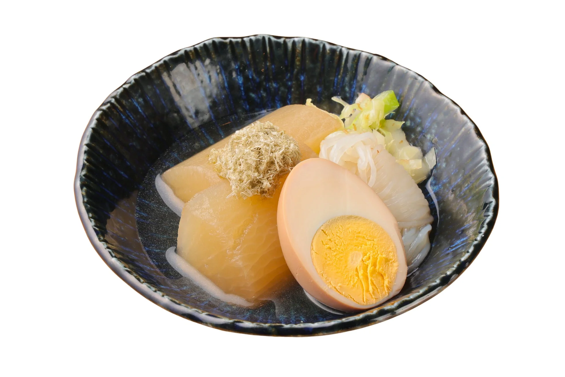 紺色の器に盛り付けられたおでん
