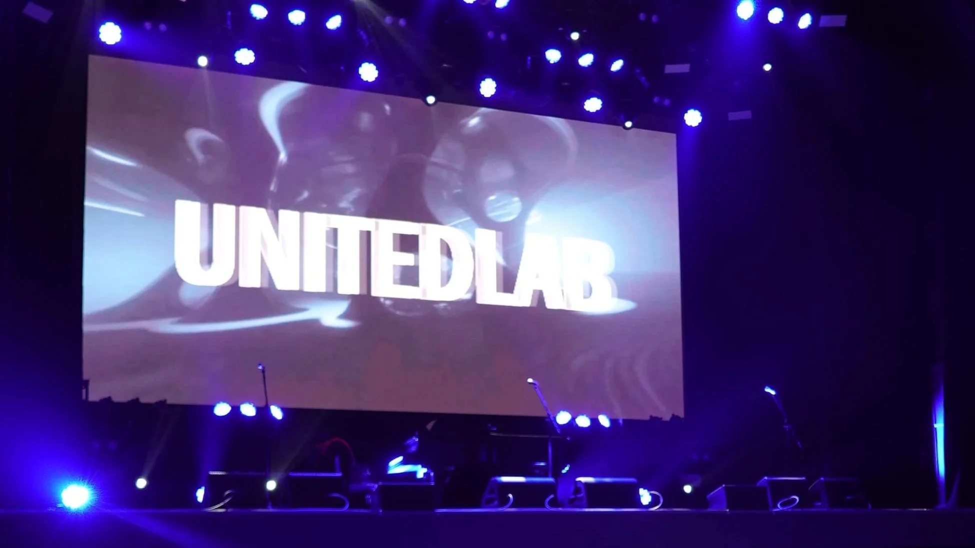 UNITEDLABのステージとスクリーン
