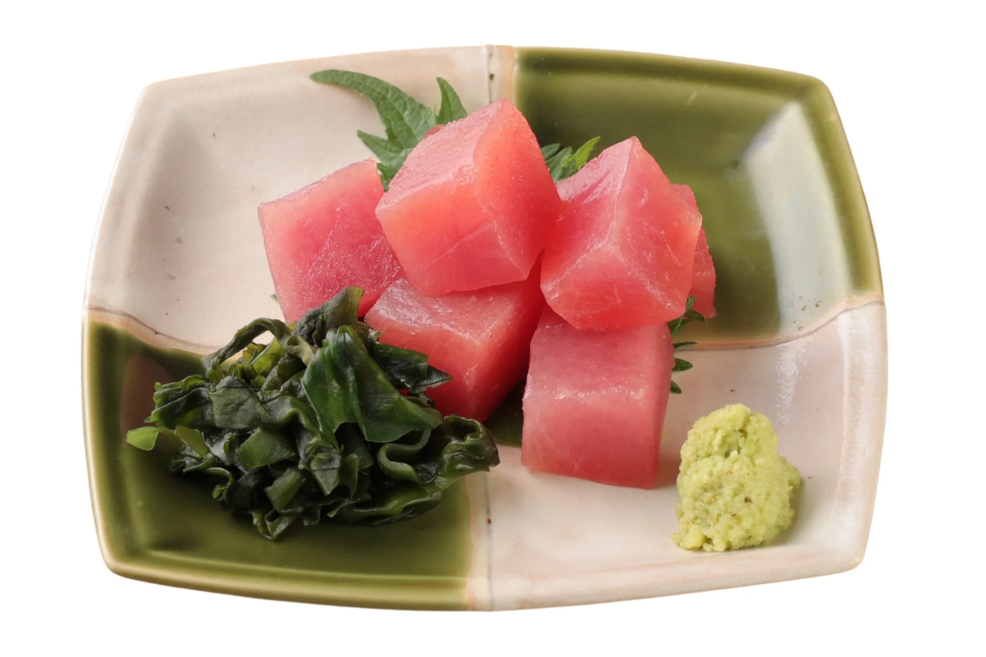 新鮮なマグロの角切り刺身