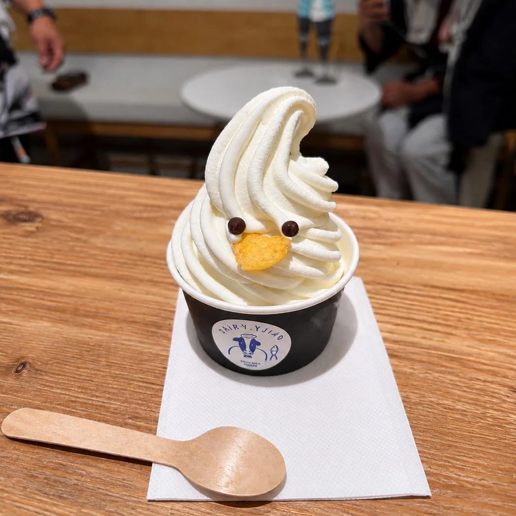鳥の顔をかたどった可愛らしいソフトクリーム