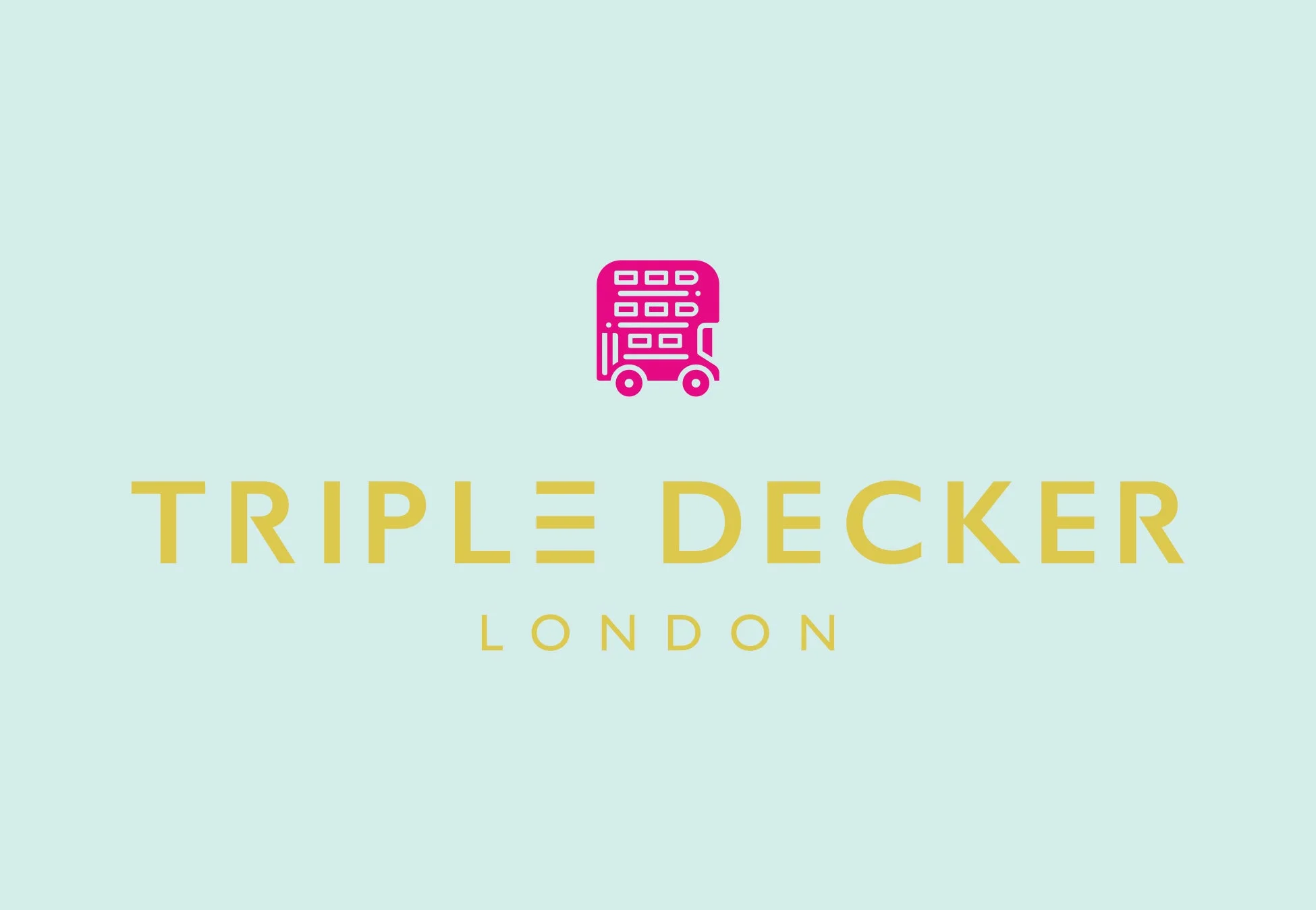 TRIPLE DECKER LONDONのロゴと三階建てバスのイラスト